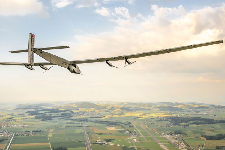 اولین پرواز هواپیمای خورشیدی به دور دنیا