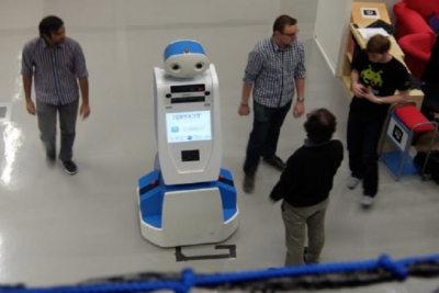 رباتی که در فرودگاه‌ها به کمک مسافرها می‌آید